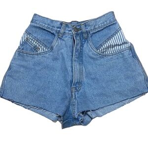 Vintage Y2k 90’s rio by Stephen mardon denim cutoff shorts size 2. Super cute!